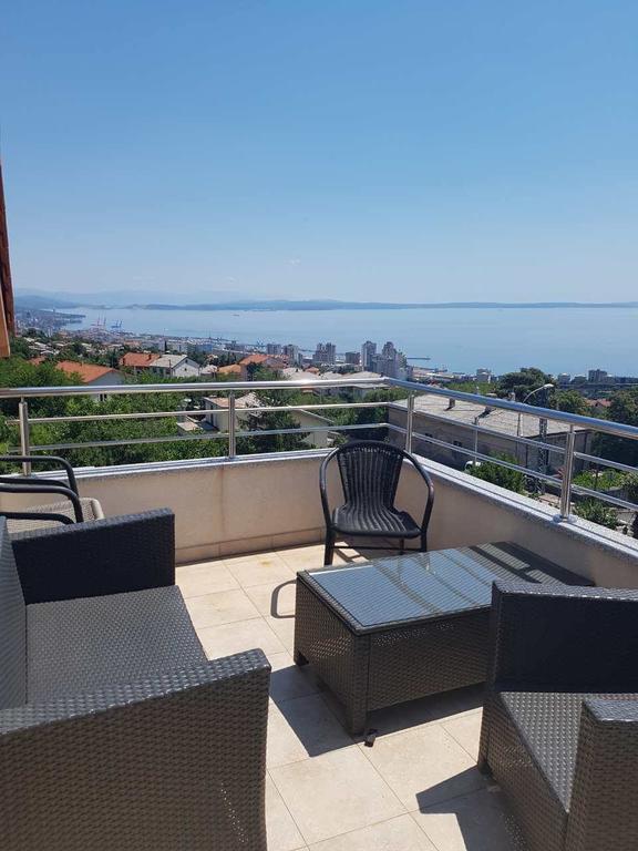 Peachy House Apartment Rijeka Bagian luar foto